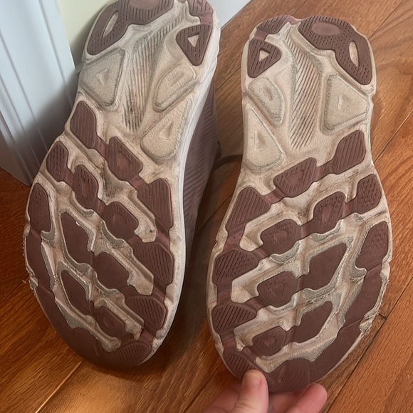 Good Used Pink Women’s Hoka Clifton 9 in size 10 - Picture 4 of 5